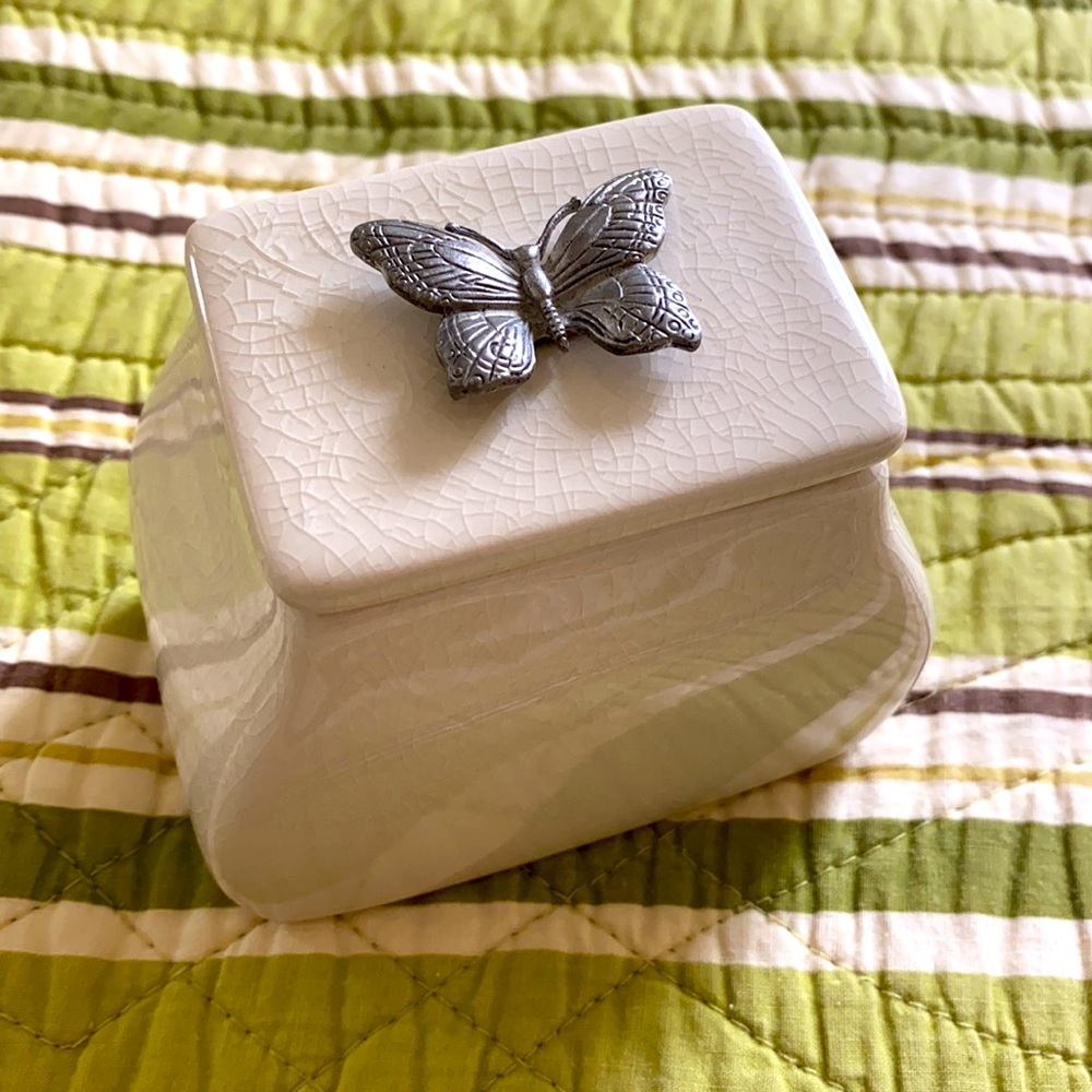 Butterfly trinket box